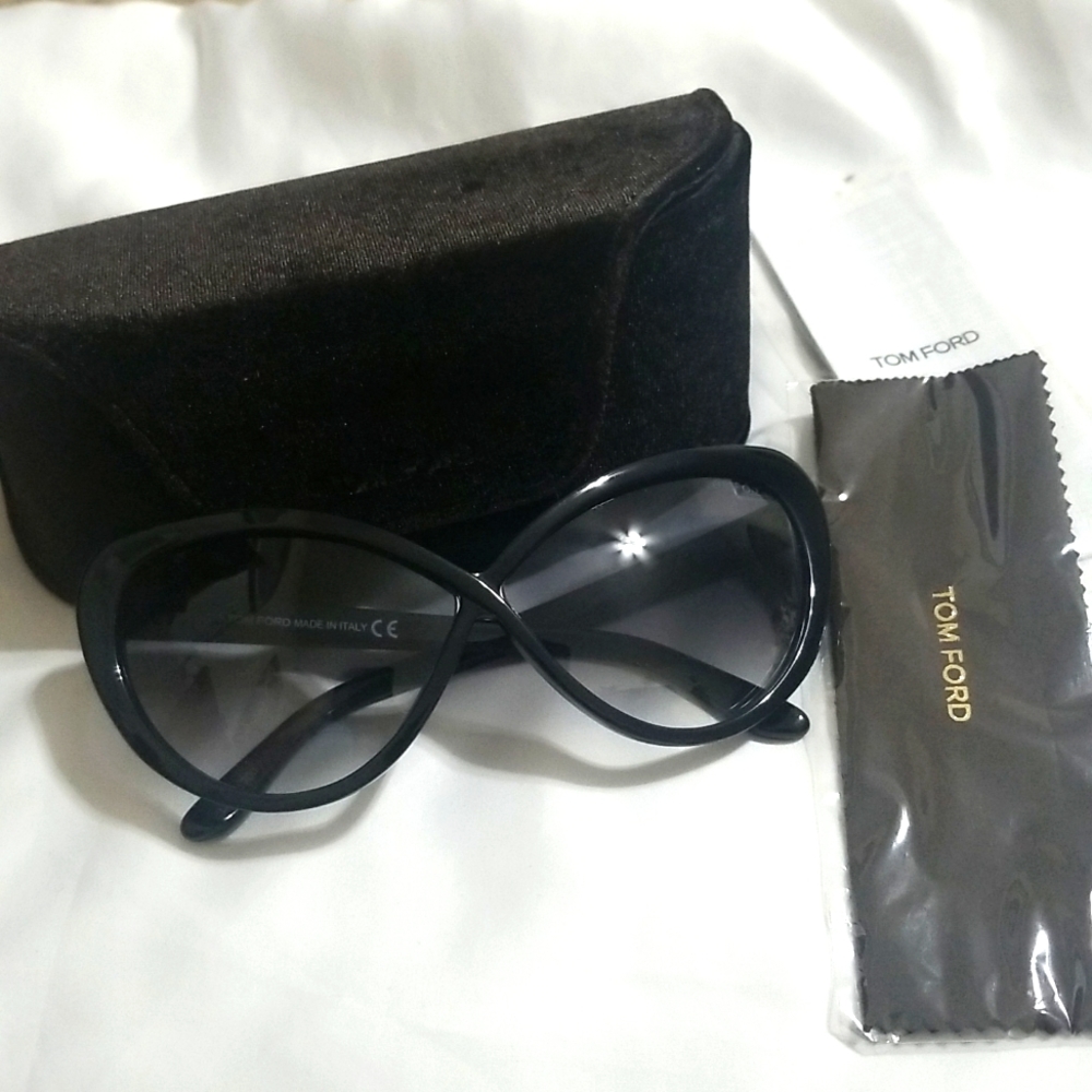 Madison Oversized Cat-Eye Sunglasses